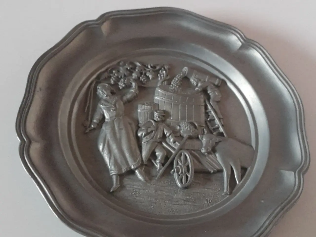Billede 1 - Tin platte med vinmark