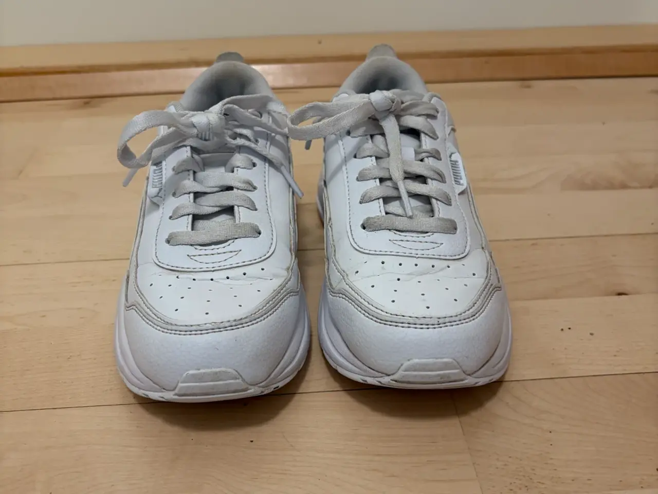 Billede 2 - Hvide Puma sneakers