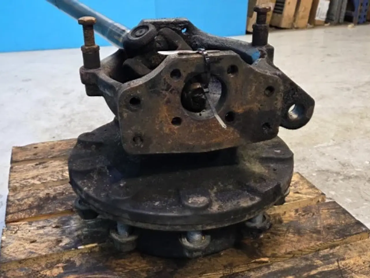 Billede 12 - New Holland LB115B Hjulnav R. 85821290