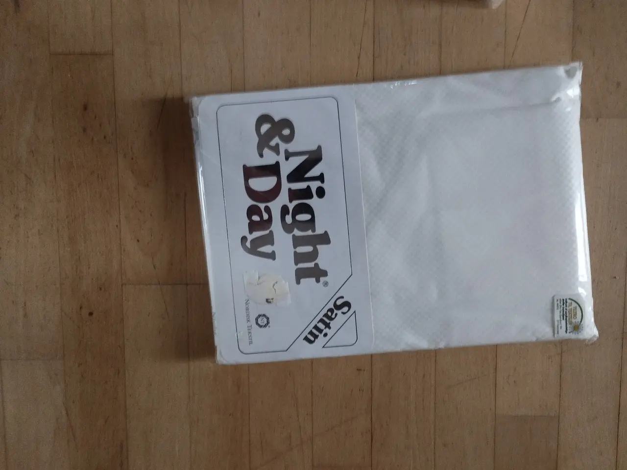 Billede 2 - Dyne og pudebetræk i satin, samt lagen. Stor størr