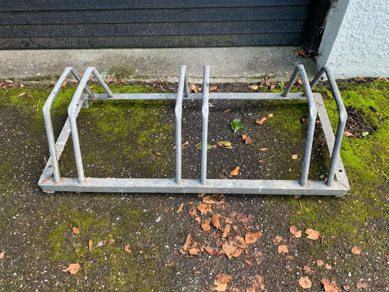 Billede 2 - Cykelstativ til 3 cykler i god stand.