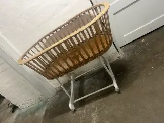 Flot fransk vintage  vugge på hjul