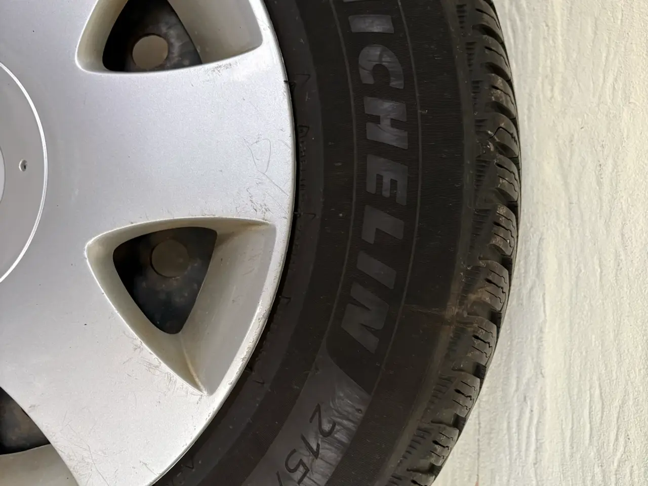 Billede 1 - 4 stk. Michelin vinterdæk på stålfælge