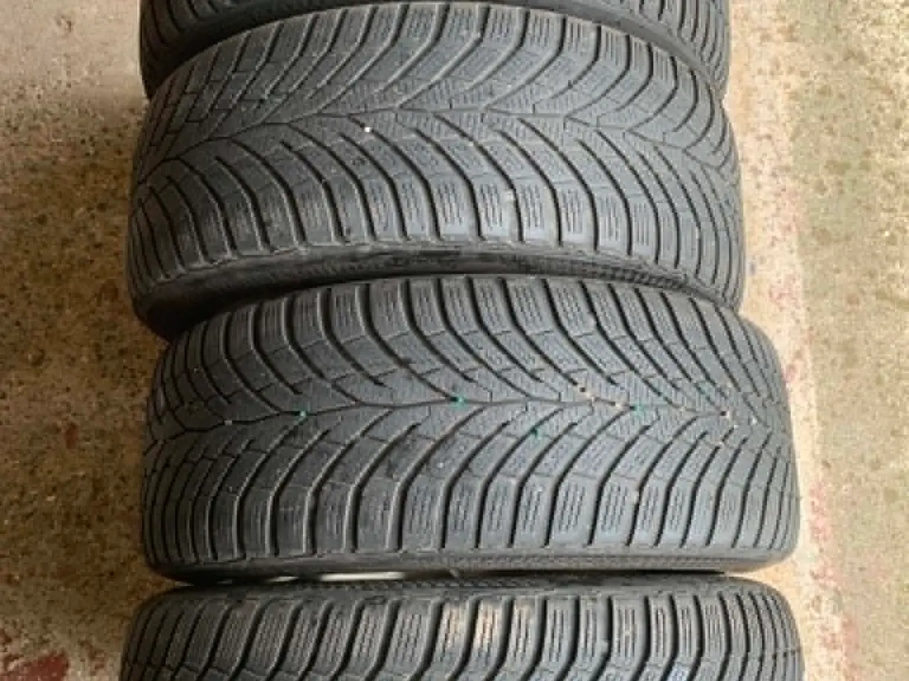 Billede 2 - Original Mercedes alufælge med vinterdæk 17"