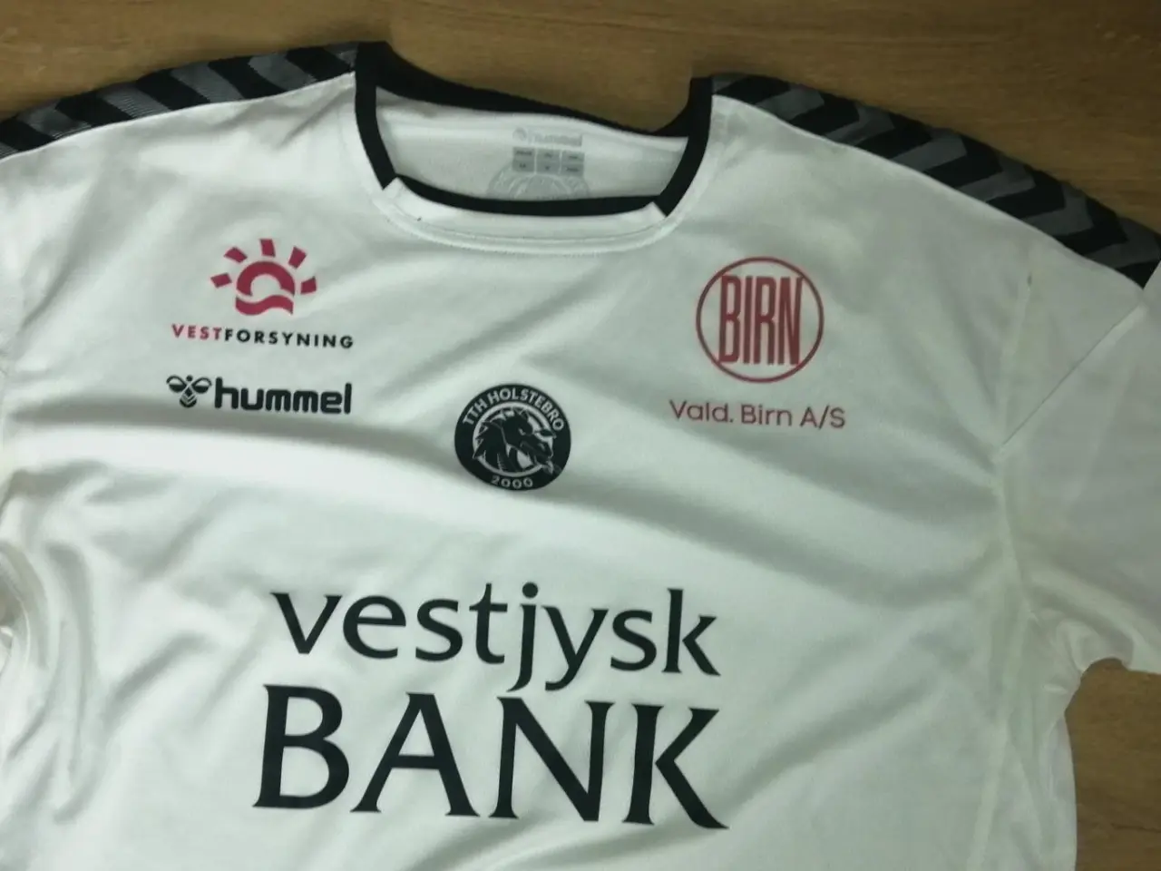 Billede 1 - TTH HOLSTEBRO TRØJE, HUMMEL, STR. XXL, SOM NY