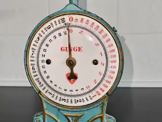 Antik køkken vægt Ginge