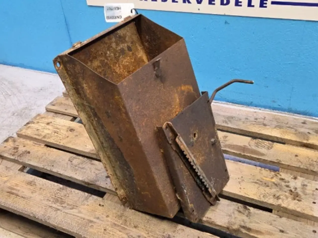 Billede 14 - Hydrema 806 Værktøjskasse Under Sædet 382194