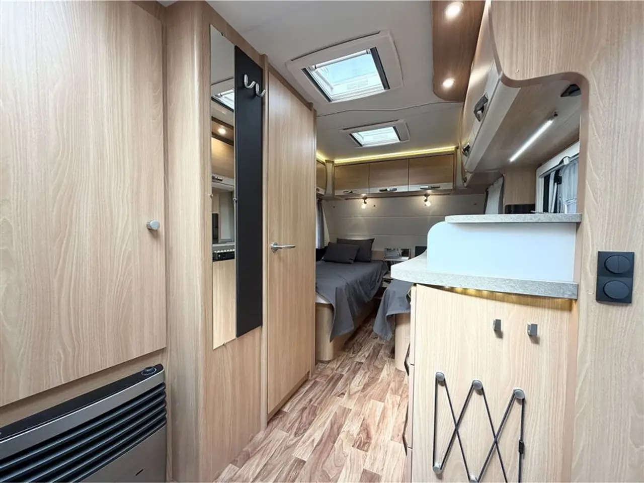 Billede 10 - 2016 - Knaus Südwind Silver Selection 460 EU Enkeltsenge-Lamel-Gulvtemp.-Telt