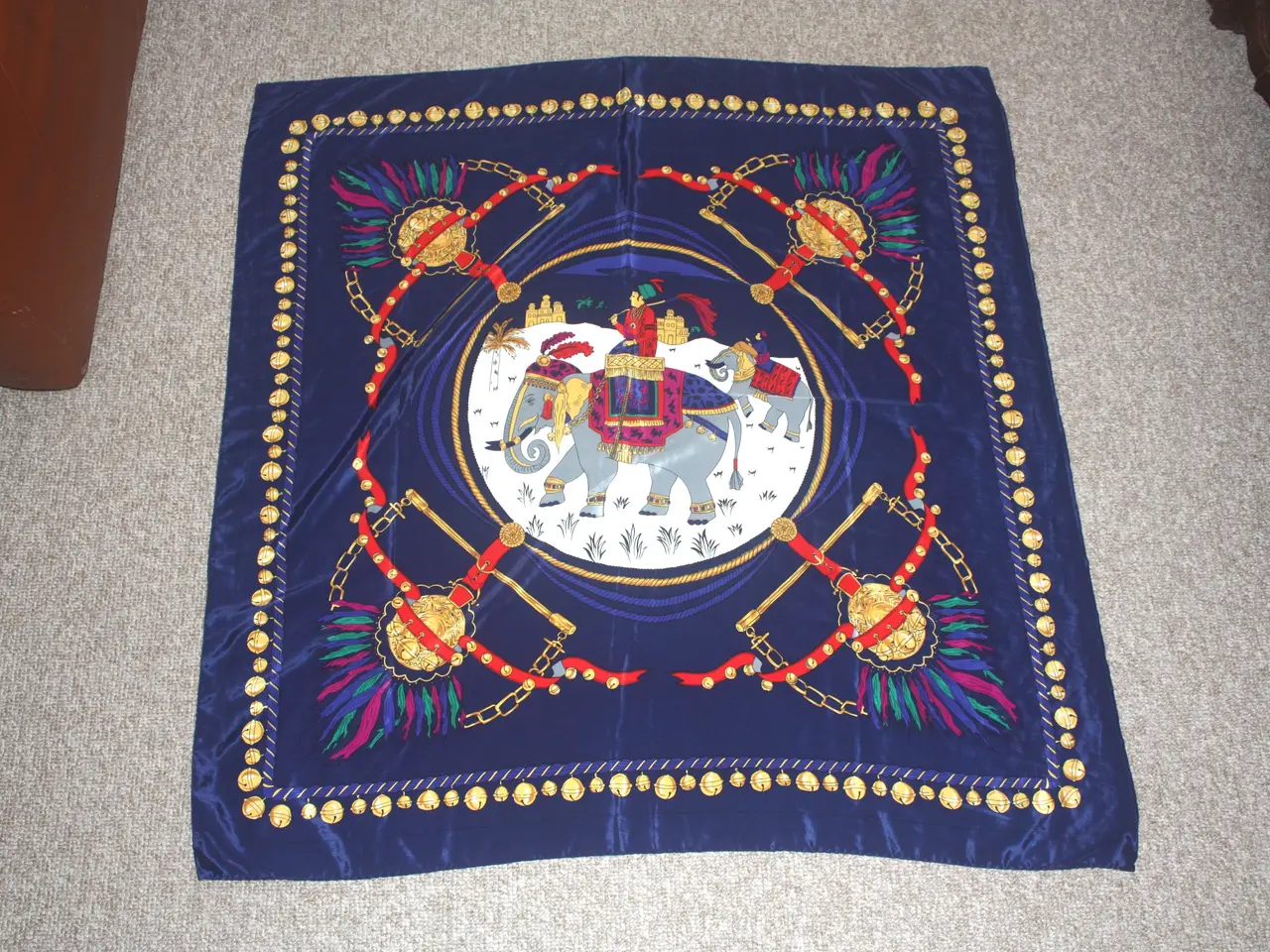 Billede 1 - Tørklæde med indisk elefant 90 cm x 83 cm