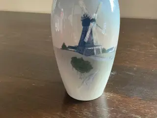 B&G vase med vindmølle 18,5 cm høj