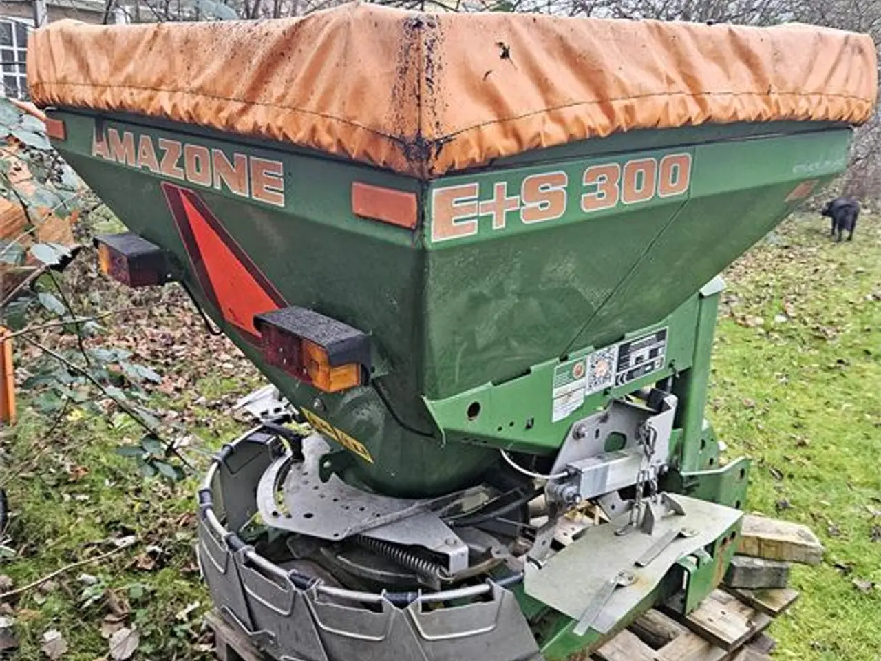 Billede 15 - John Deere 2036 R - Amazone E+S 300 saltstrøer / road salt spreader