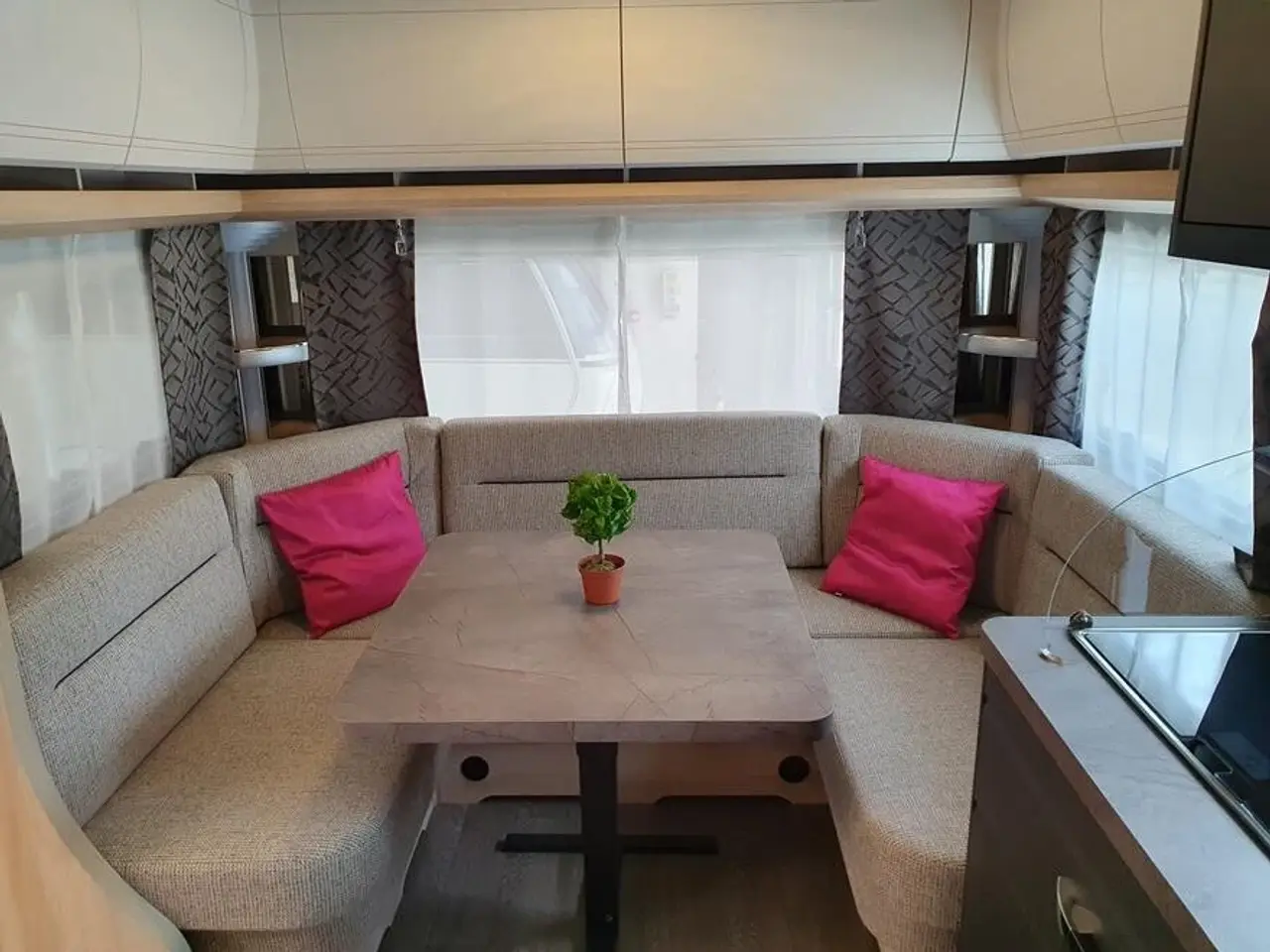Billede 2 - Campingvogn - Hobby de luxe 460 Ufe 2024 NY