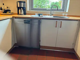HTH køkken sælges med hårde hvidevarer