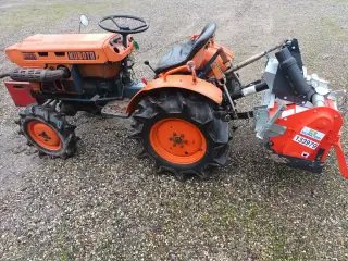 Kubota B7001
