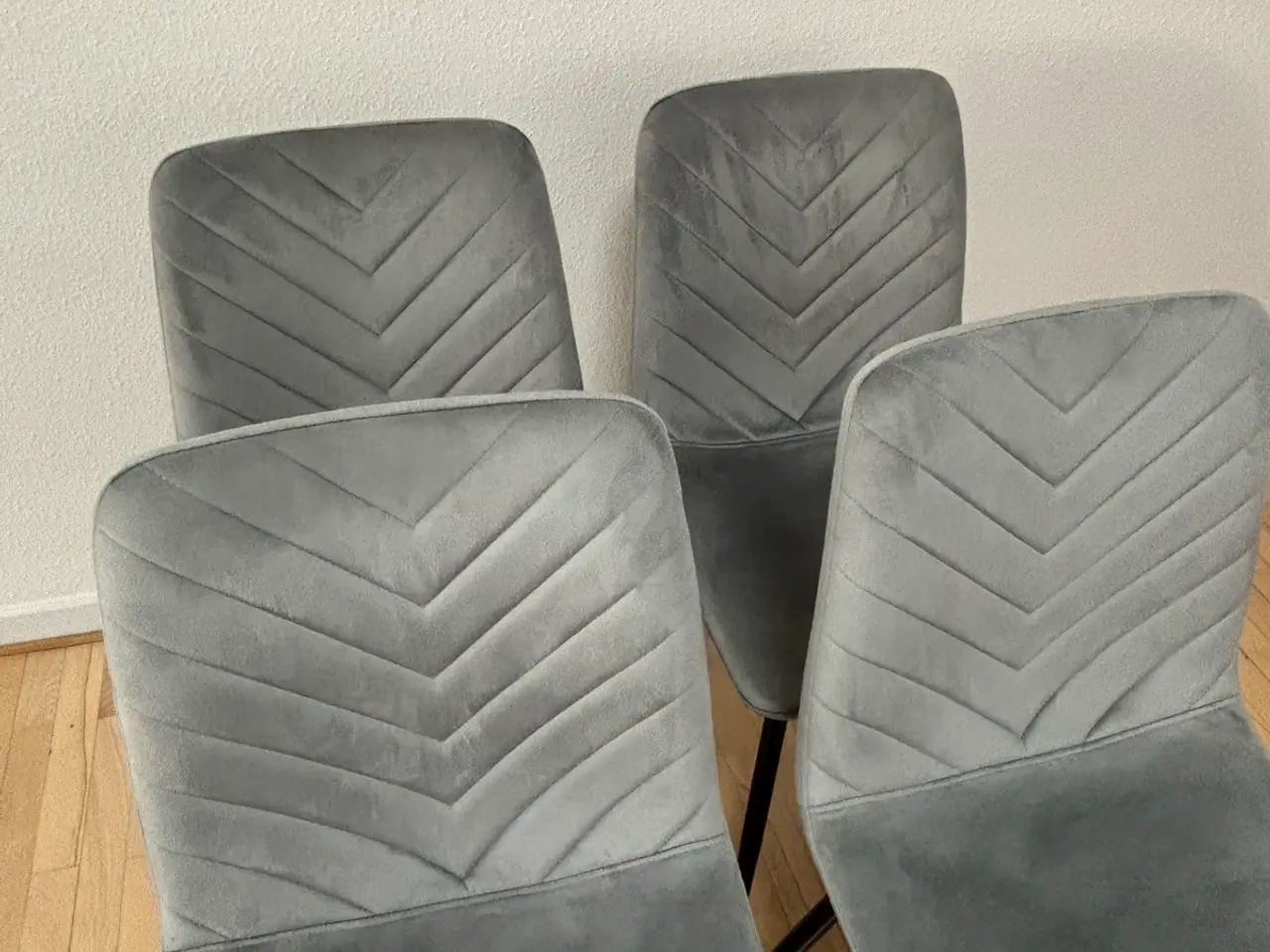 Billede 2 - Grå spisebordsstol i grå velour