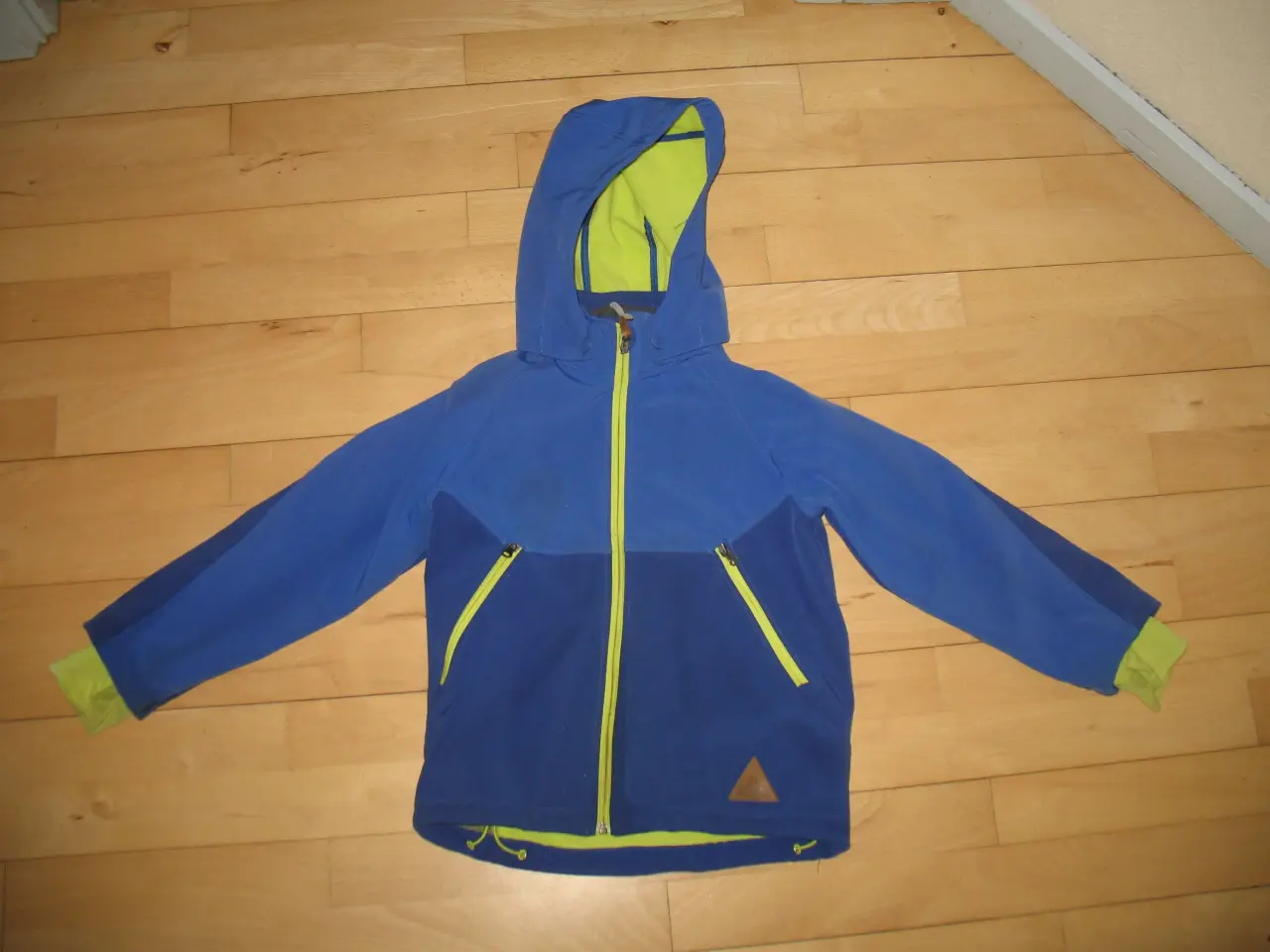 Billede 1 - Jakke-softshell Str. 128 7-8år H&M