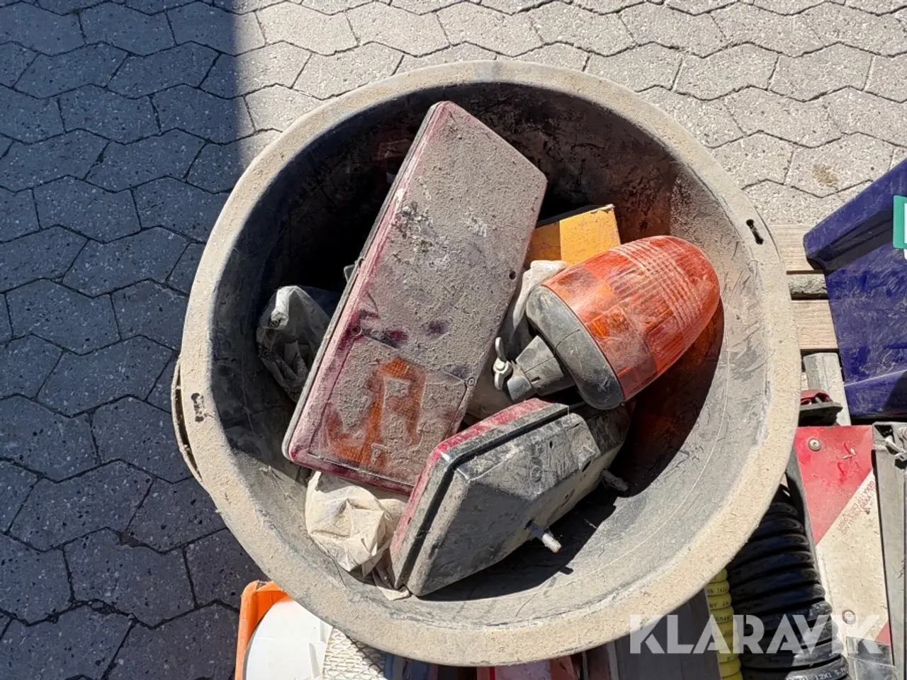 Billede 4 - Lygter samt advarsels trekanter