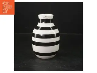 Kähler vase med sorte og hvide striber fra Kähler (str. 13 cm)