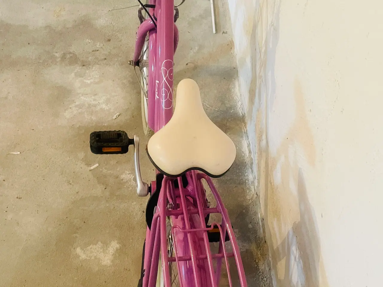Billede 3 - Pigecykel 20 tommer – Næsten som ny 🌸