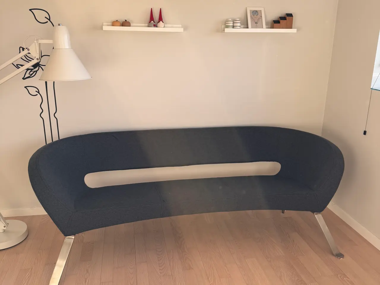 Billede 4 - Smart sofa i uld med stålben