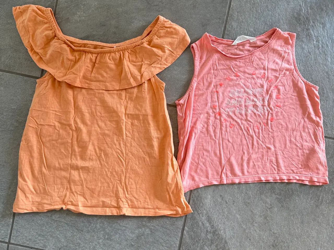 Billede 1 - 2 t-shirt i str. 146/152