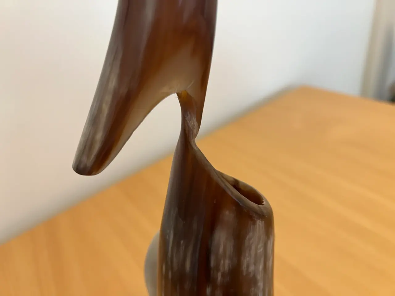 Billede 6 - Fuglefigur udskåret i horn