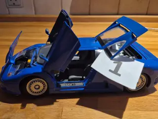 Modelbiler bl. a. Blå Bugatti 1:18