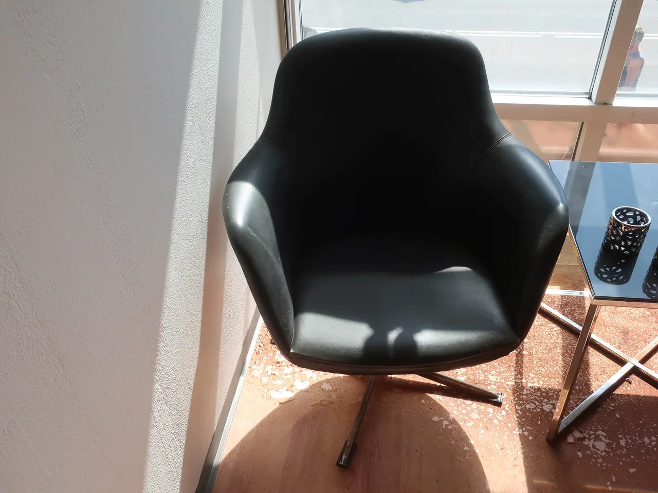 Billede 2 - 2 stk. loungestole, sidebord samt pendel