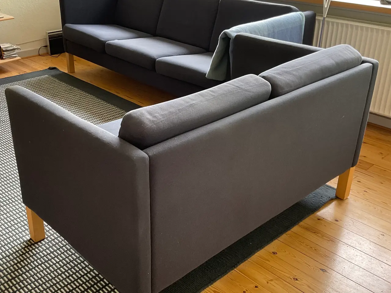 Billede 1 - Søren Lund 2 pers. Sofa i uld, antracit farve.