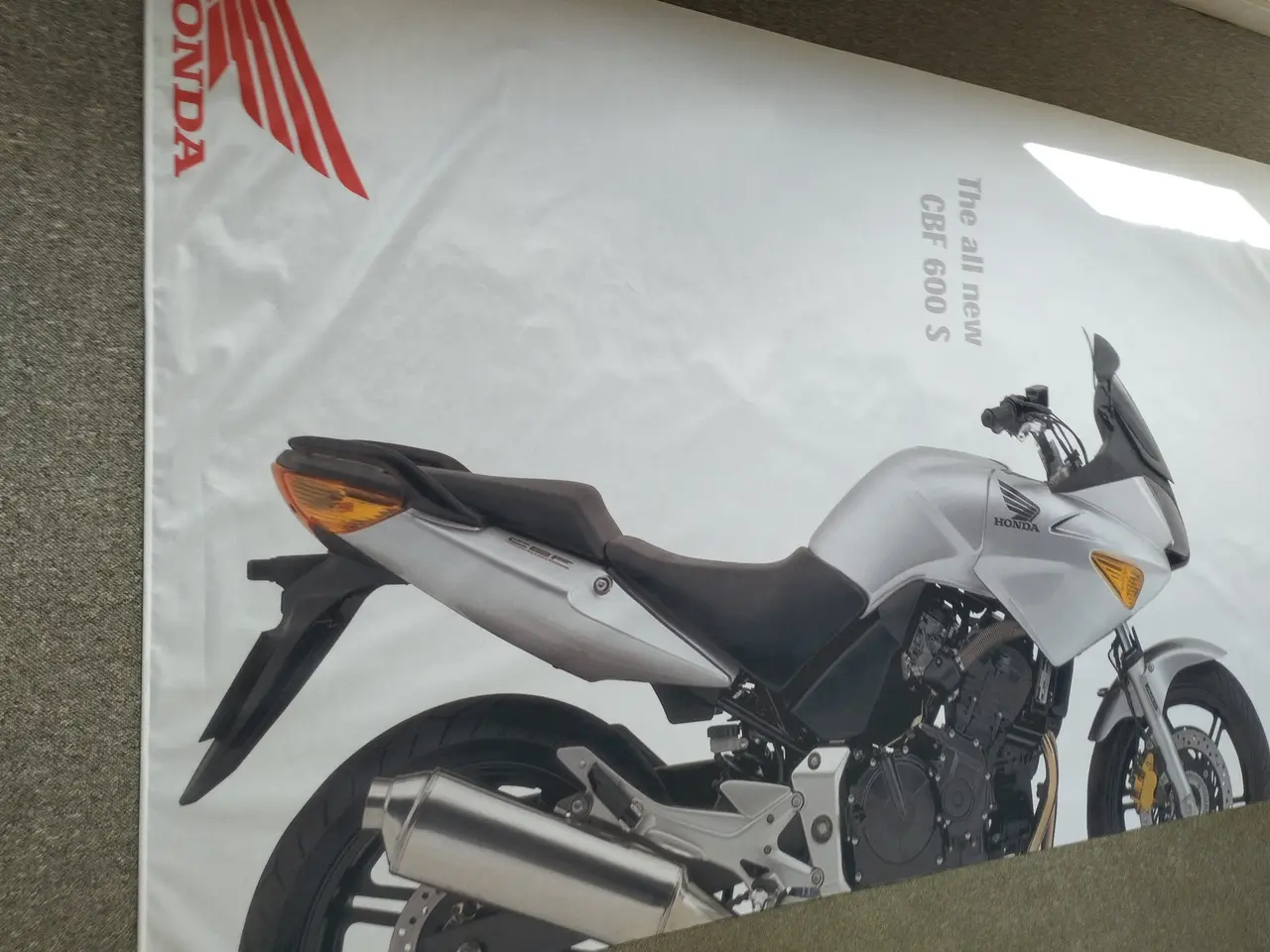 Billede 4 - Vægophæng i stof til Honda CBF 600 S.
