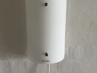 VÆGLAMPE i Opalglas