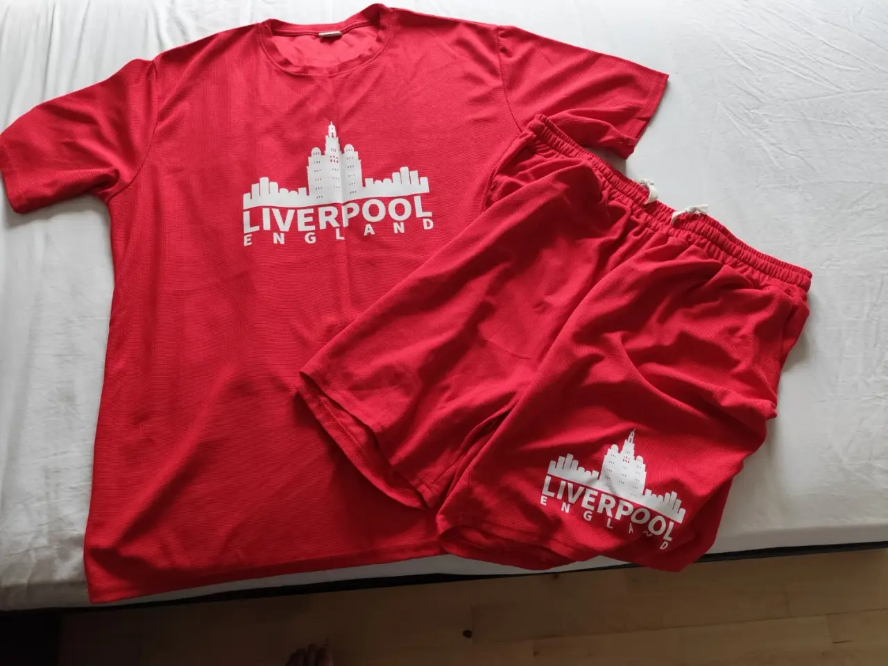 Billede 1 - 4 stk. Liverpool T-shirt + shorts