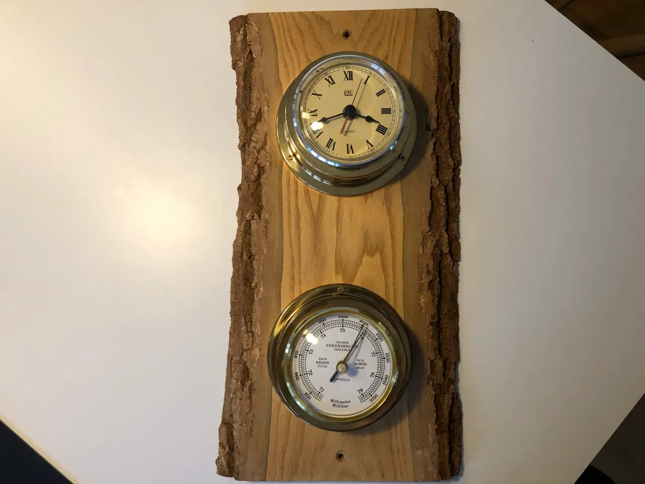 Billede 11 - Skibsur og barometer i messing på planke