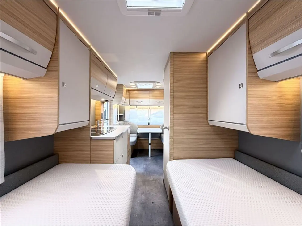 Billede 17 - 2022 - Dethleffs Camper 460 EL Enkeltsenge-Lamel-Gulvtemp.-Mover-Telt