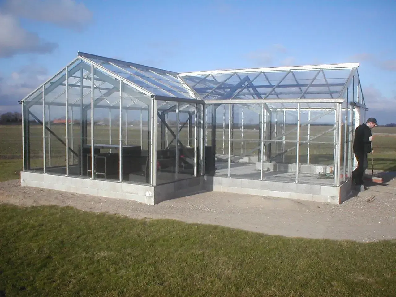 Billede 1 - Drivhus bygget i T-form