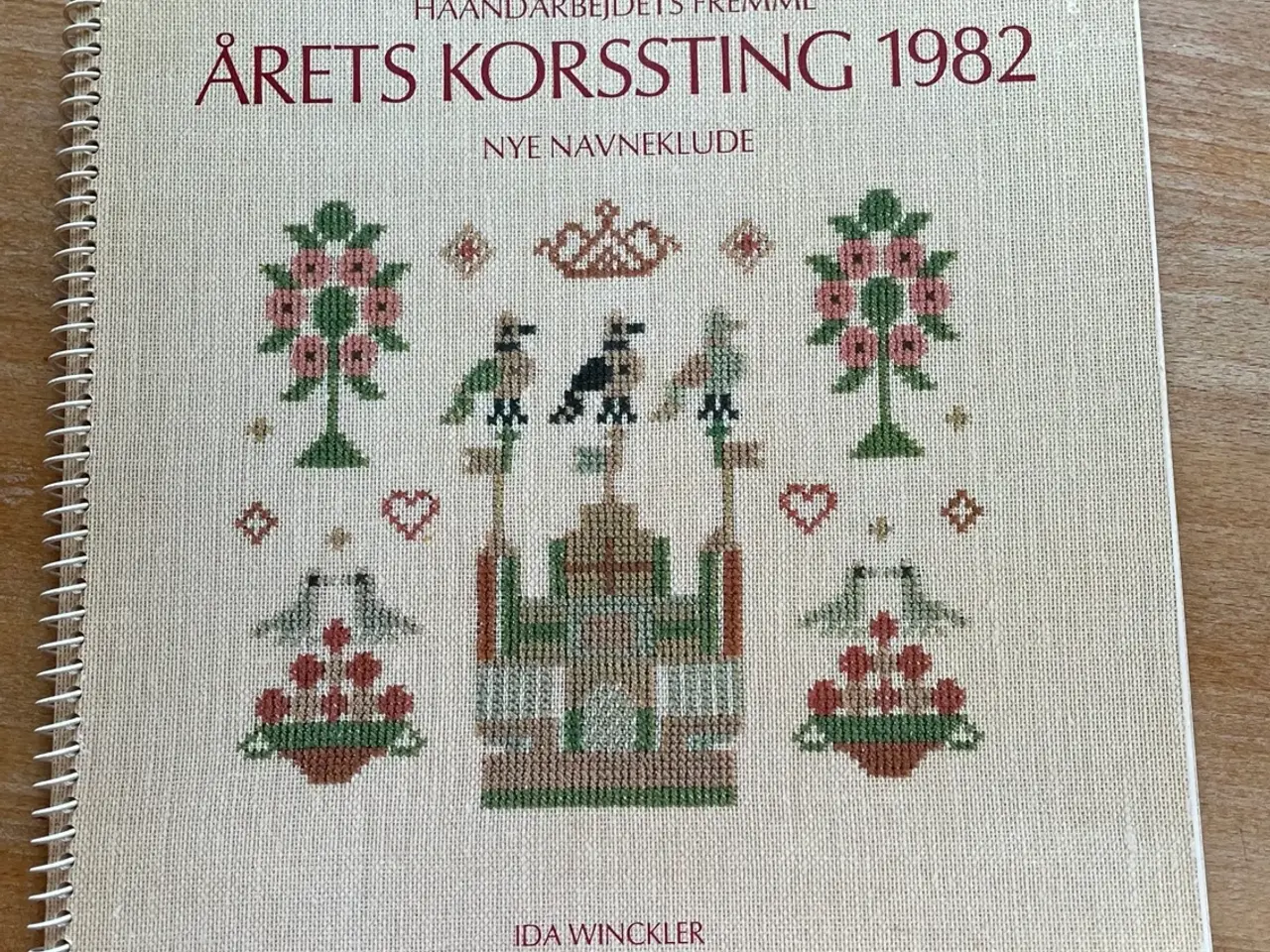 Billede 2 - Haandarbejdets fremme Aarets korssting