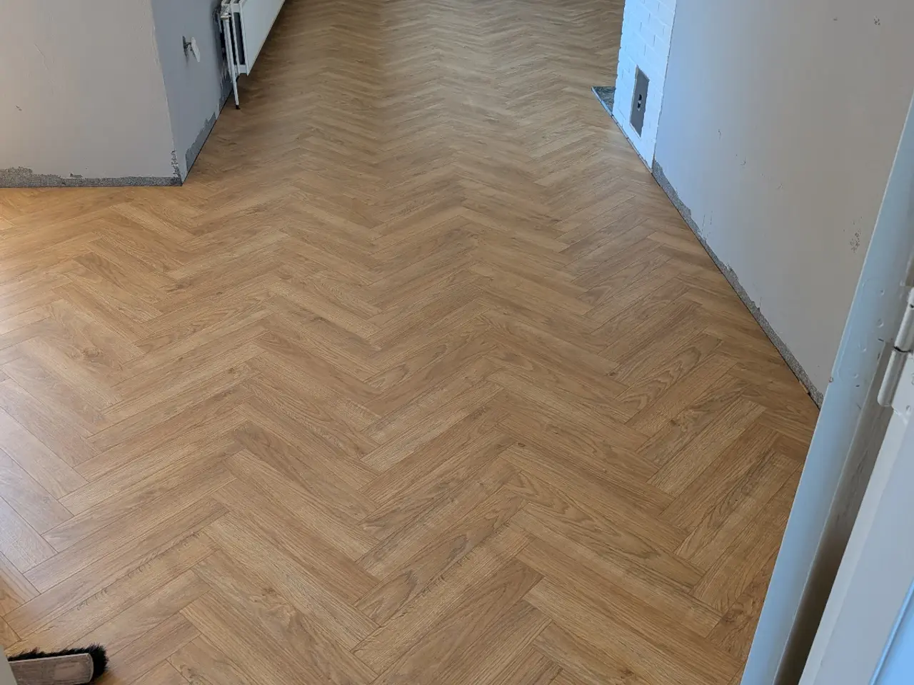 Billede 1 - Sildebensparket i egefiner. 2500 kr