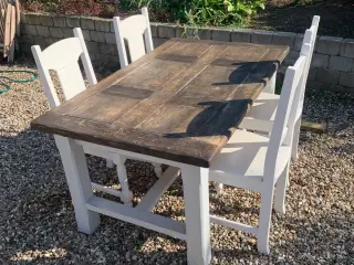 Spisebord med 4 stole