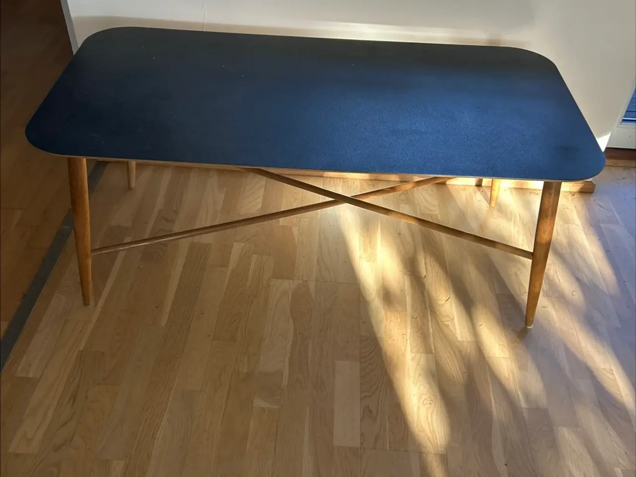 Billede 1 - Sofa bord i træ med laminat overflade