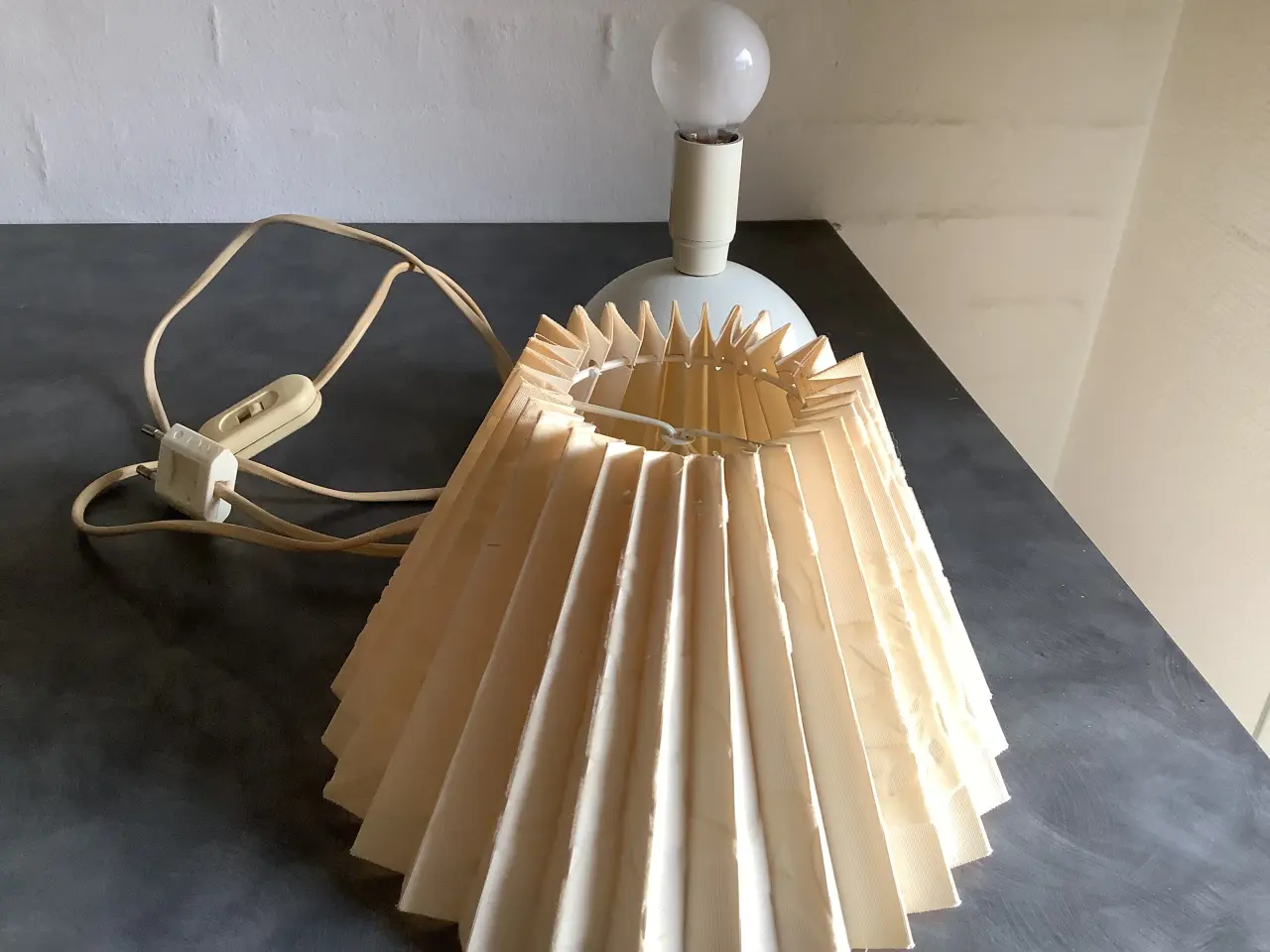 Billede 2 - Danalux kugleformet bordlampe Retro med skærm