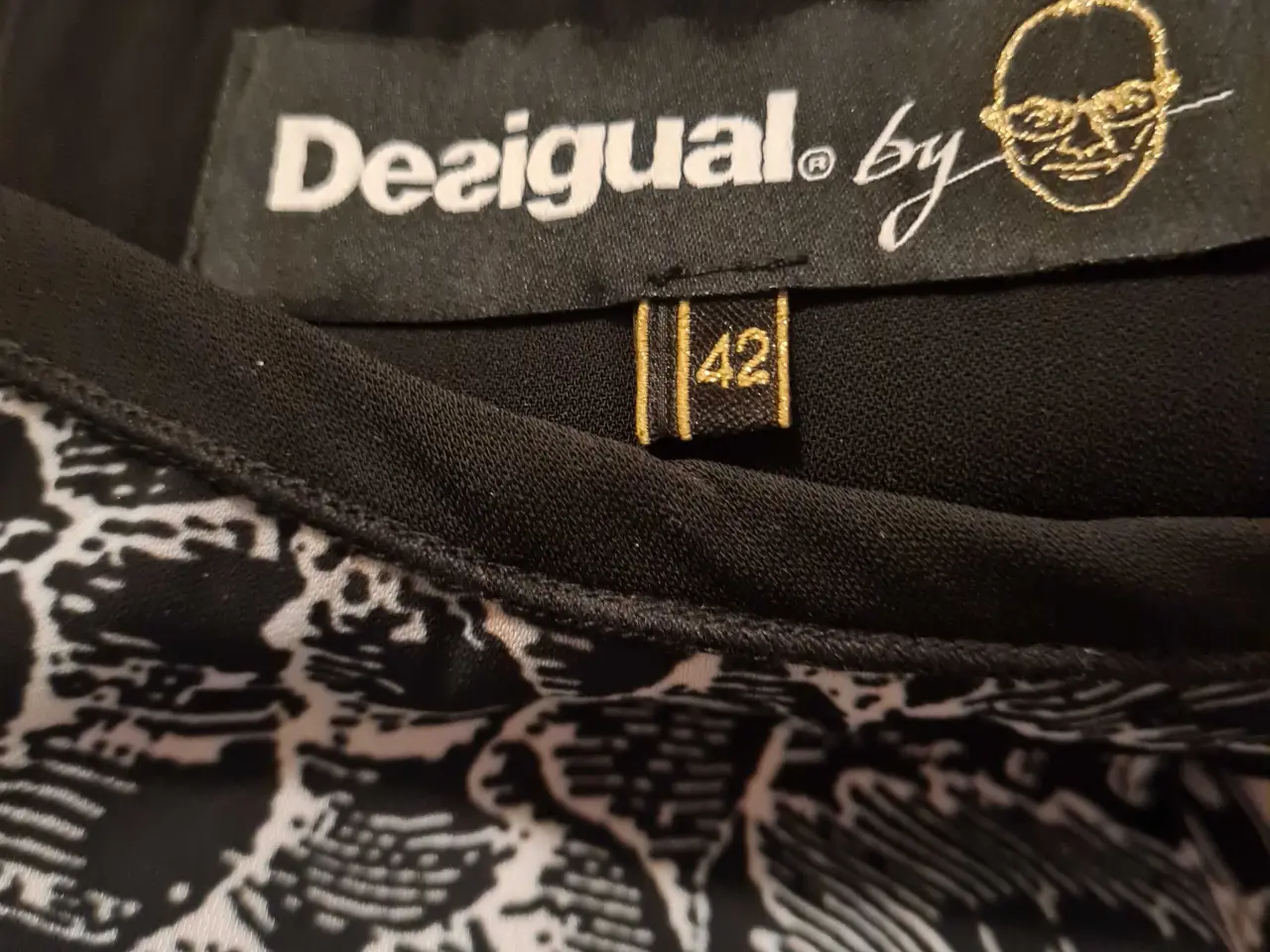 Billede 2 - Kjole str 42 fra Desigual