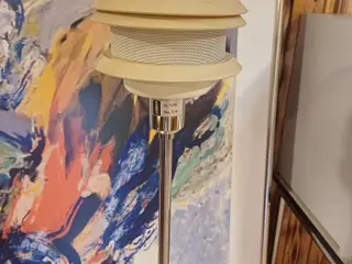 Flot space gulvlampe fra lyskær