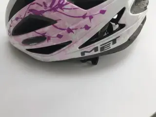MET. Pige hjelm