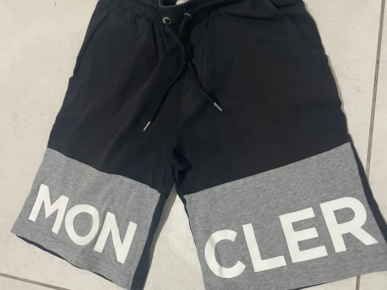 Billede 1 - Moncler børne-shorts
