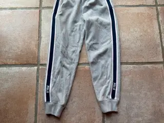 Joggingbukser med stribe str. 8-10 år