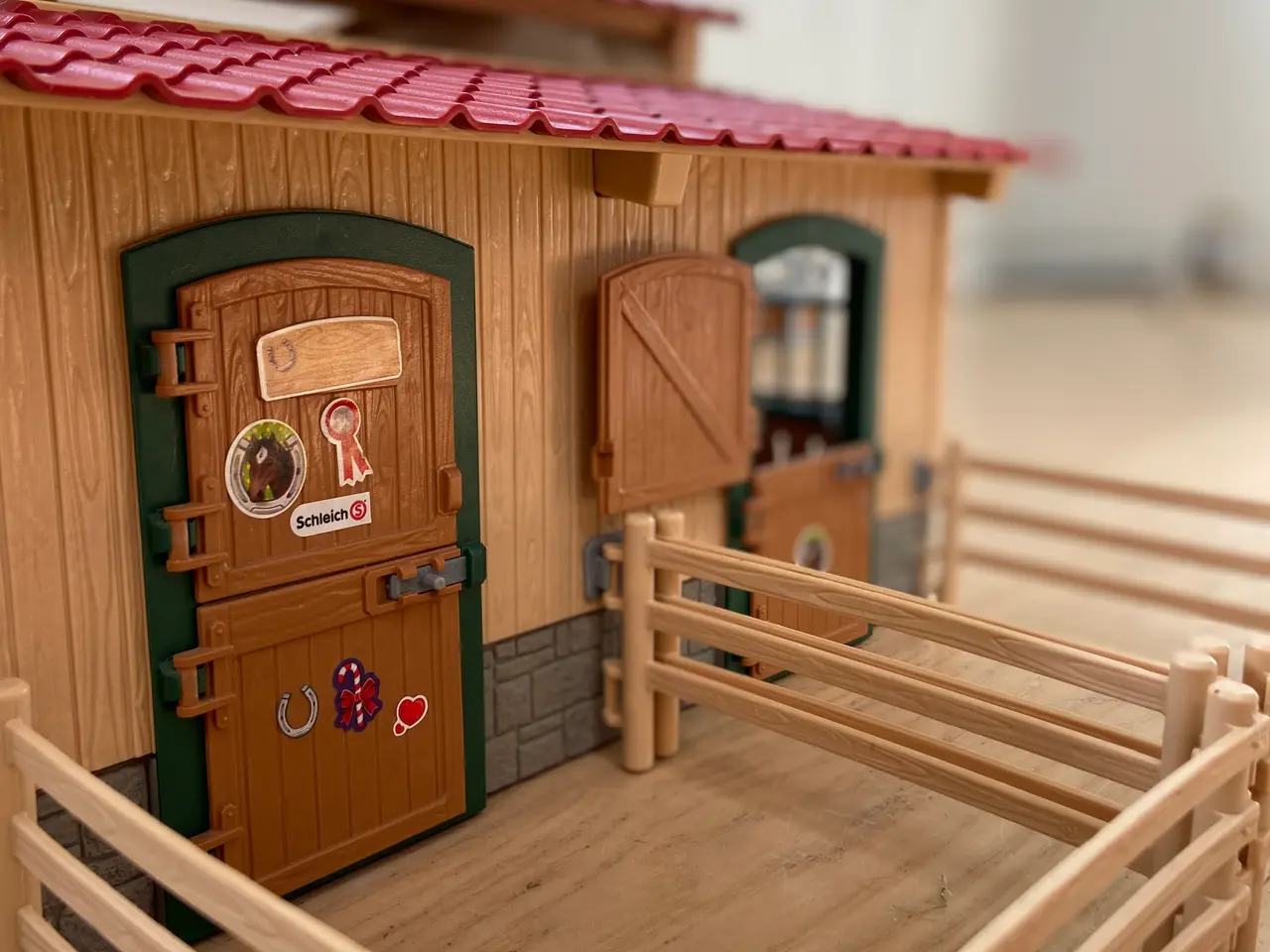 Billede 14 - Schleich dyr og stald plus tilbehør