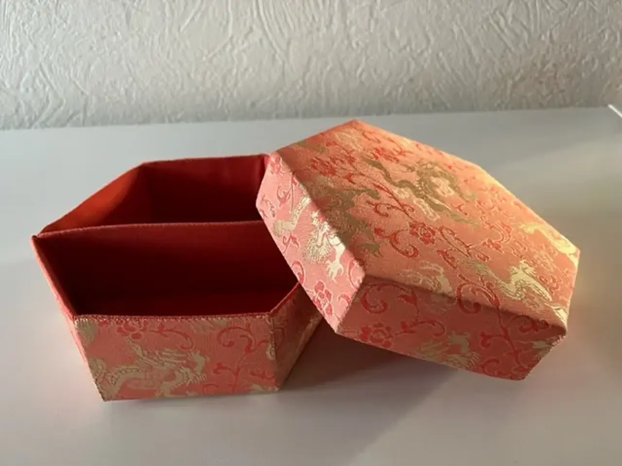 Billede 1 - Æske syet i patchwork