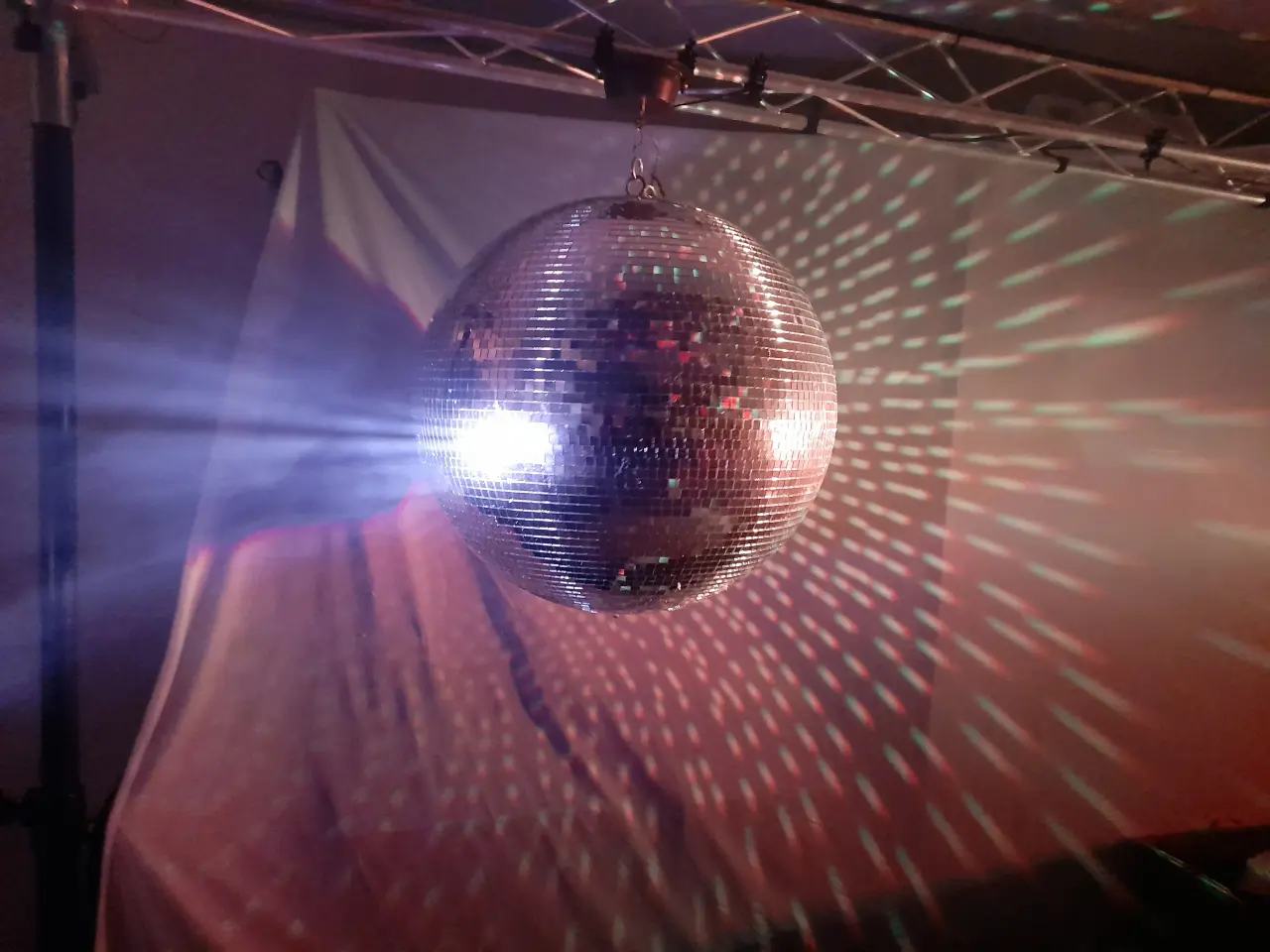 Billede 14 - Udlejes - 50cm. DISCOKUGLE, SPEJLKUGLE, MIRRORBALL