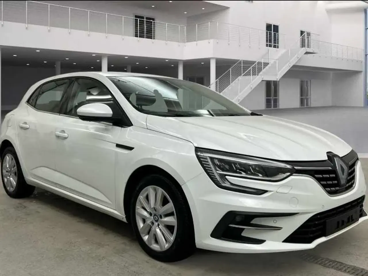 Billede 1 - Renault megane 1.6 Benzin plug ind 2023