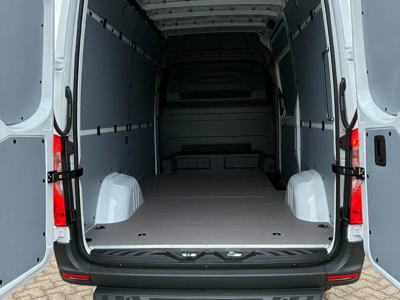 Billede 3 - Mercedes eSprinter 320 81 A2 Kassevogn PRO